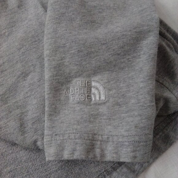 North Face Women's Light Zip Up North Face Long Sleeve Sweatshirt Size Medium - Picture 3 of 7